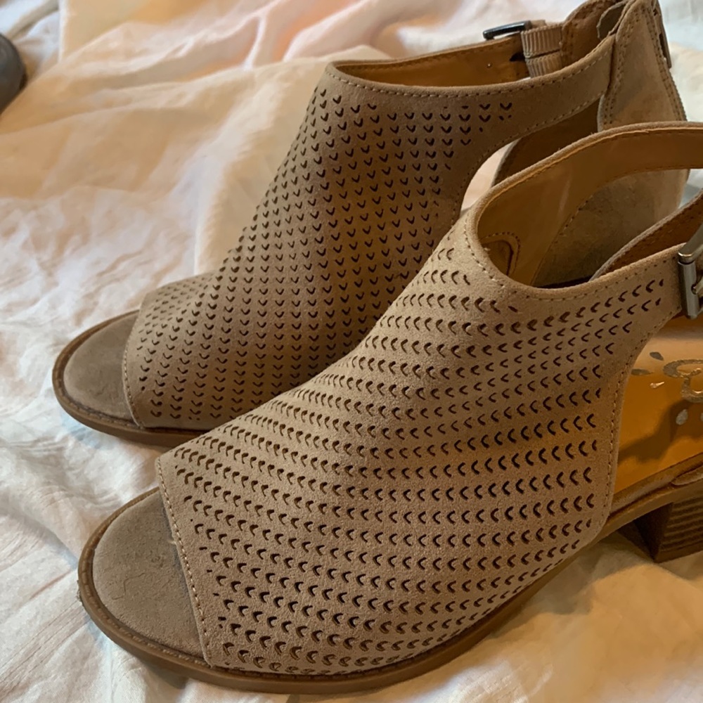 JUSTICE high heel shoes size 4 youth girl